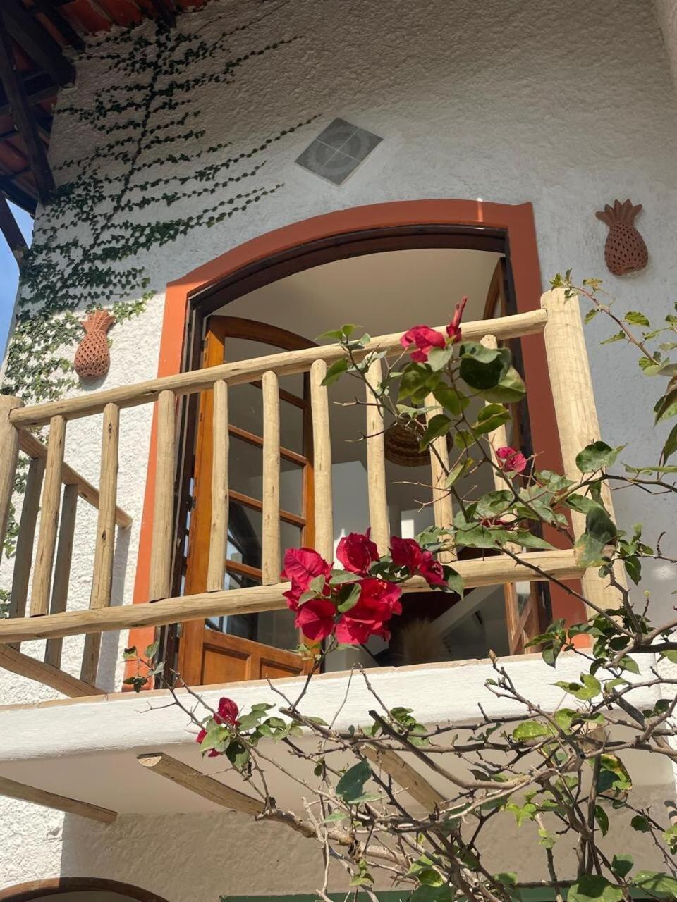 Casa Charmosa Em Frente A Da Barra!